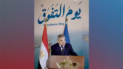 رئيس هيئة قناة السويس يعلن إطلاق خدمة جمع وإزالة المخلفات الصلبة للسفن