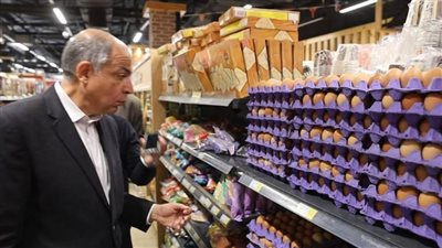 انخفاض كبير في أسعار بيض المائدة بالمنيا وطرح كرتونة البيض بسعر 120 جنيها