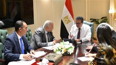  وزير الصحة يبحث مع صندوق التعويض مخاطر المهن الطبية ودعم بيئة العمل