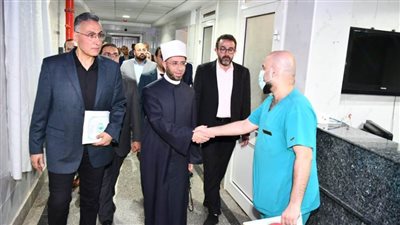 وزير الأوقاف يتفقد مستشفى الدعاة 