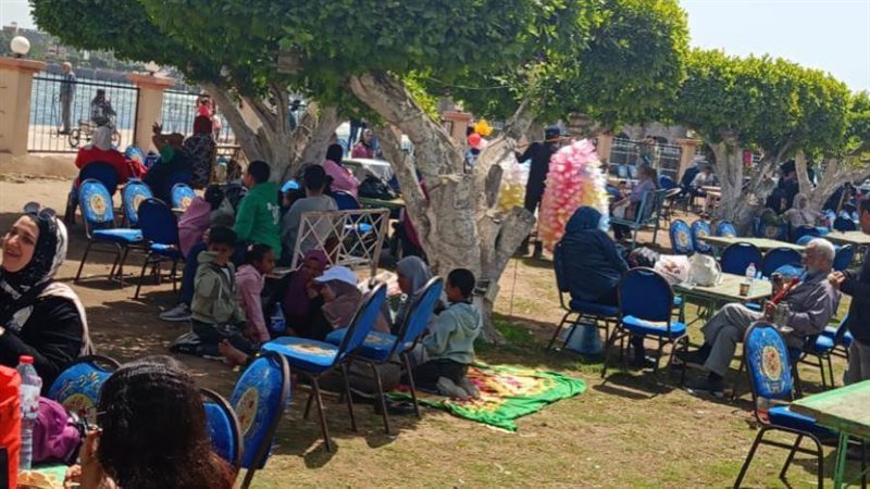 استمتاع الأهالى بعيد