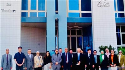 وفد ياباني يزور الأكاديمية المهنية للمعلمين 