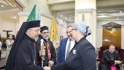 المستشارة أمل عمار تشارك في تقديم عزاء البابا فرنسيس بكاتدرائية السيدة العذراء