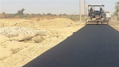 محافظ أسوان يتابع رصف طريق إدفو / مرسى علم