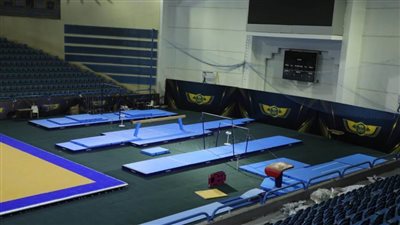 بالصور.. استعدادات مجمع الصالات باستاد القاهرة قبل انطلاق كأس العالم للجمباز الفني 