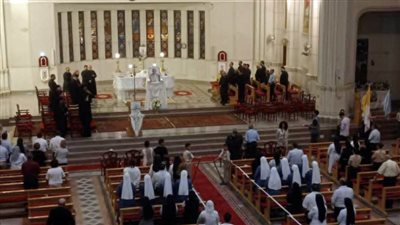 استقبال التعازى في وفاة بابا الفاتيكان بمقرات الكنيسة الكاثوليكية بمطرانية طيبة وأسوان والغردقة  