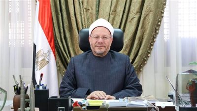 الكاتبة الصحفية سلوى عثمان تهنئ الدكتور شوقي علام مفتي الجمهورية السابق بتعيينه عميدًا للمعهد العالي للدراسات الإسلامية