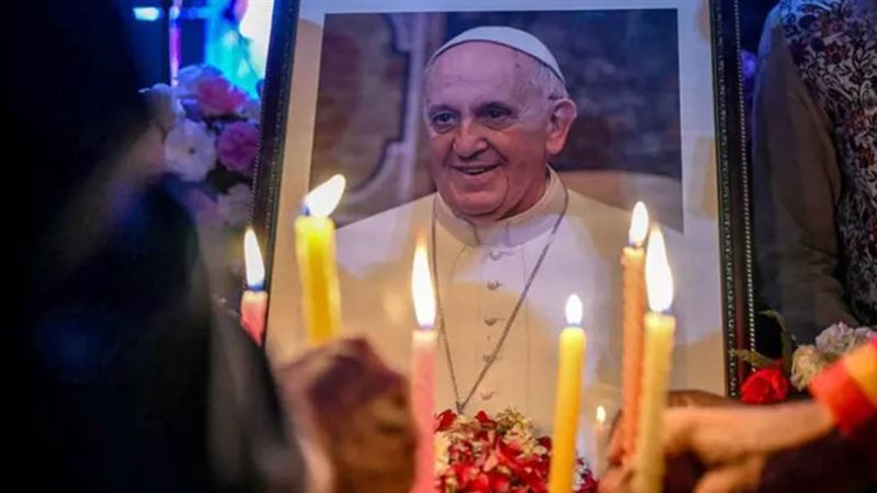 بابا الفاتيكان الراحل