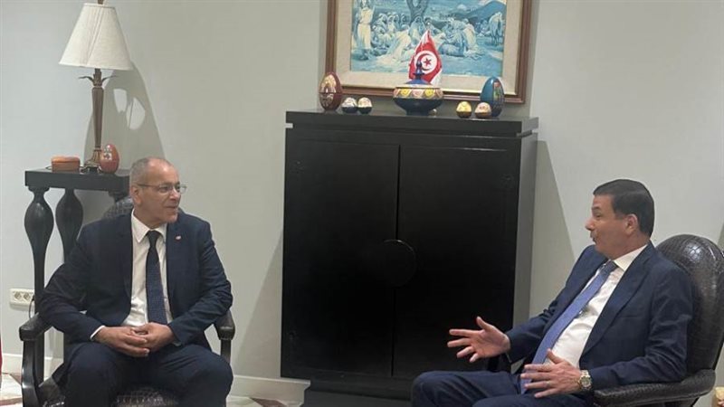 لقاء ثنائي بين وزير