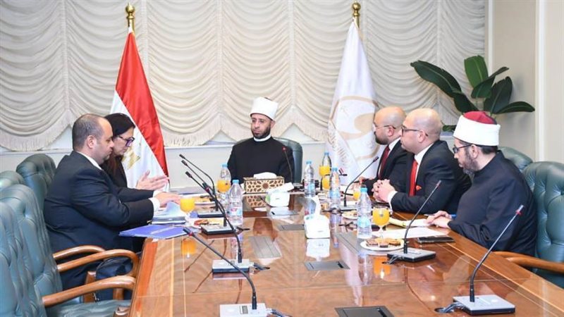 وزير الأوقاف مع الوفد