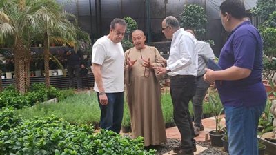 وزير الصحة يزور معرض زهور الربيع ويوجه بتوفير خدمات طبية شاملة للزوار