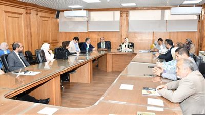 مجلس شئون خدمة المجتمع وتنمية البيئة بجامعة قناة السويس يعقد اجتماعه للترتيب للفعاليات