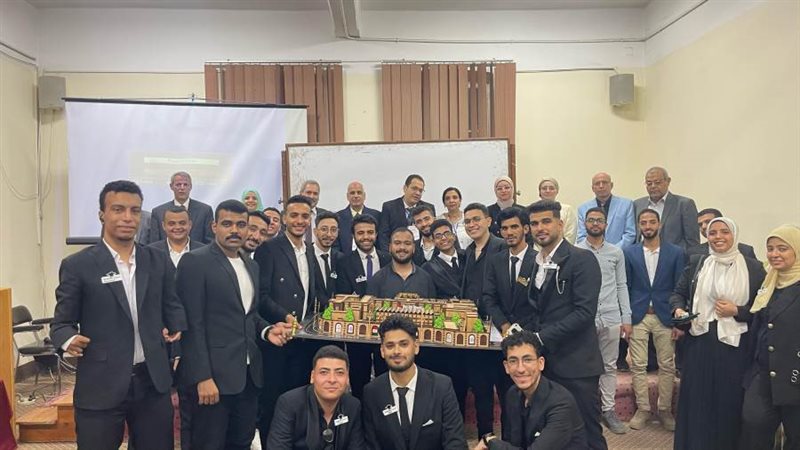 طلاب جامعة أسيوط