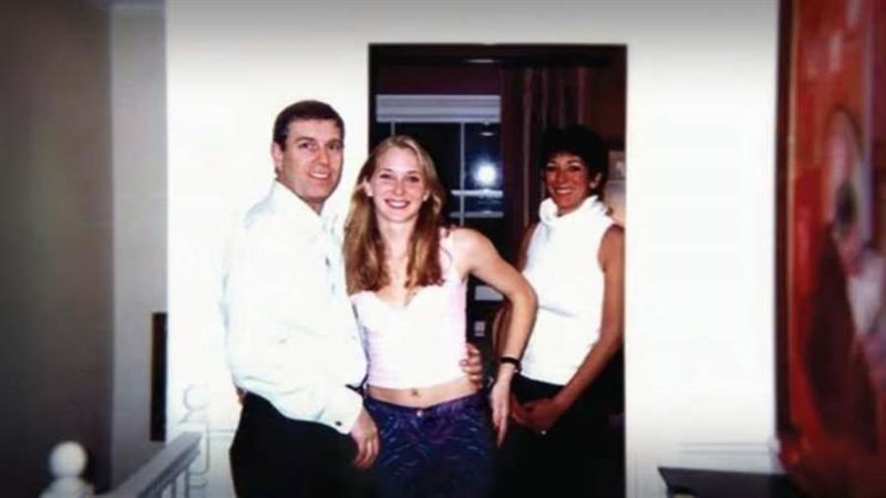 صورتها الشهيرة مع