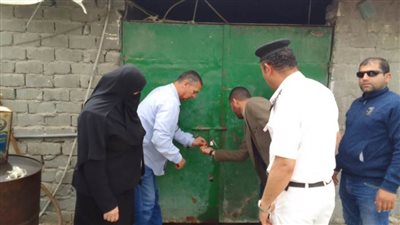 لمخالفته الاشتراطات الصحية وإدارته بدون ترخيص.. غلق وتشميع مصنع جبنة رومي.. 