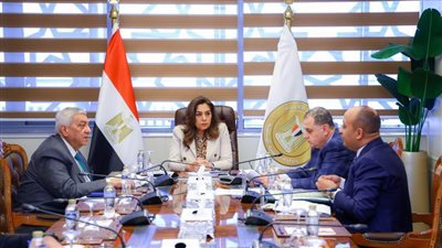 وزيرة التنمية المحلية تتابع سير العمل بمنظومتي التصالح بمخالفات البناء وتراخيص المحال بالمحافظات