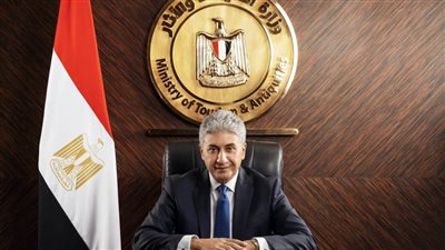  وزير السياحة والآثار يغادر اليوم إلى مدينة دبي