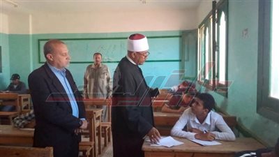 رئيس المنطقة يتابع سير امتحانات النقل الثانوي بكفر الشيخ 