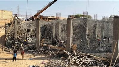 مصرع شخصين وإصابة آخرين إثر انهيار سقف مصنع تحت الإنشاء فى العبور