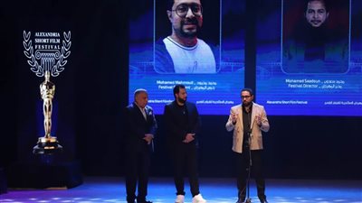 بالصور تكريم ريهام عبدالغفور وأحمد مالك.. وبشرى تنشر البهجة بافتتاح الإسكندرية القصير