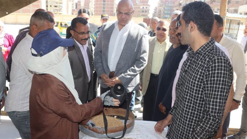 متابعة توريد القمح