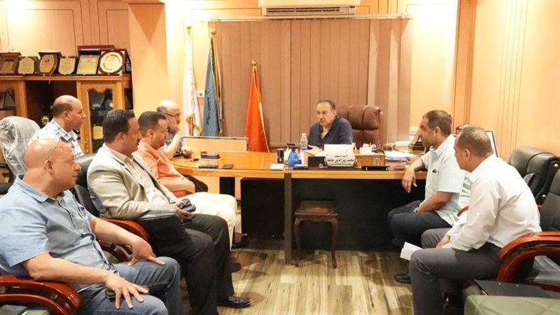 جانب من اجتماع المحافظ