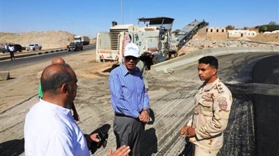 محافظ أسوان يتفقد إنشاء ورصف مطلع غرب سهيل بتكلفة 3 ملايين جنيه