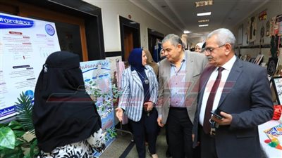 رئيس جامعة كفر الشيخ يفتتح المعارض السنوية لكلية التربية النوعية