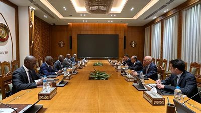 جلسة مباحثات بين وزير الخارجية ونظيره في جمهورية أنجولا