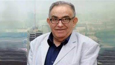 أسرة السيناريست عاطف بشاي تخلد اسمه بجائزة في مهرجان أسوان لسينما المرأة