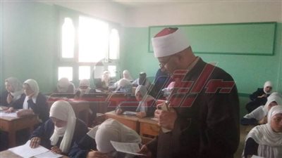 رئيس المنطقة الأزهرية يتفقد لجان النقل بمعاهد ثانوي كفر الشيخ