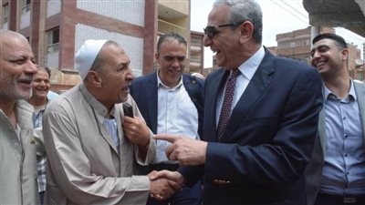  بالصور.. محافظ الغربية من داخل قرية العزيزية: “مطالب المواطنين أولوية”