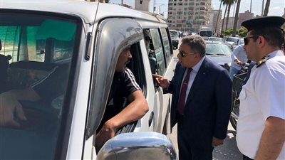 محافظ الدقهلية يشن حملة على سيارات السرفيس والتاكسي بالمنصورة