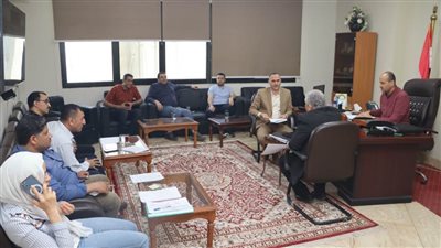 مناقشة إجراءات نقل خط الغاز بمسار مشروع كوبري الشاملة ببني سويف