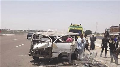 مصرع شخصين وإصابة 12 إثر انقلاب ميكروباص بطريق شبرا بنها الحر