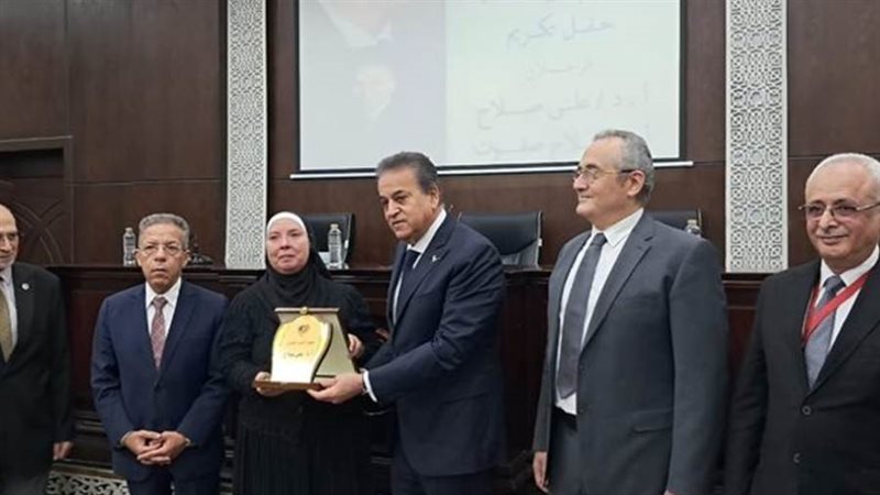 وزير الصحة أثناء