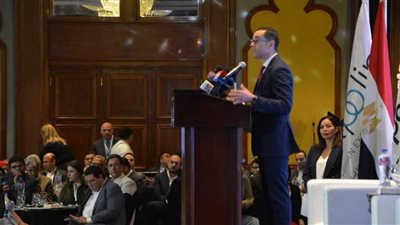 وزير الاستثمار والتجارة الخارجية يشهد احتفالية 