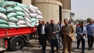 في زيارته لصوامع بوهلر: محافظ بني سويف يتابع منظومة توريد الأقماح