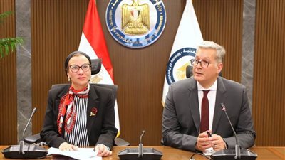 وزيرا البترول والبيئة يناقشان سبل خفض الإنبعاثات الكربونية في مصر