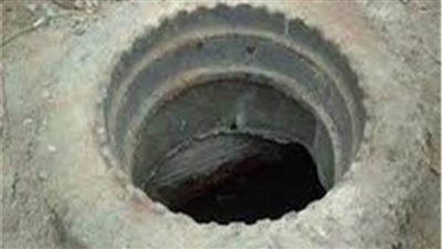  سقطوا في بيارة صرف صحي.. مصرع وإصابة 3 عمال