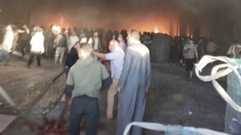 جانب من الحريق