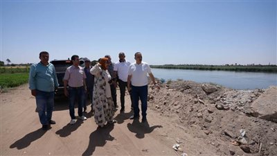 محافظ أسيوط يتفقد موقعًا مقترحًا لإنشاء كورنيش جديد بقرية بني محمديات على ضفاف النيل