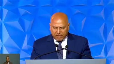 بالفيديو كونفرانس... الرئيس السيسي يشاهد عرضًا لعدد من المصانع الجديدة من القطاع الخاص