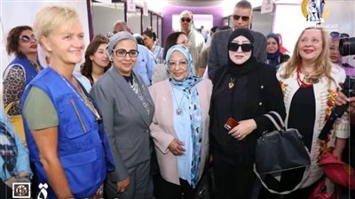 المستشارة أمل عمار واللواء إسماعيل كمال والسفيرة انجلينا ايخهورست يتفقدون نموذج«تحويشة في بنك» بأسوان