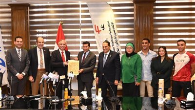 وزير الرياضة يشهد المؤتمر الصحفي للإعلان عن البطولات العربية والأفريقية للترايثلون بالجلالة