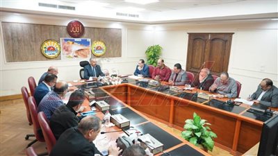 محافظ مطروح يوجه بسرعة إنهاء إجراءات طلبات المواطنين