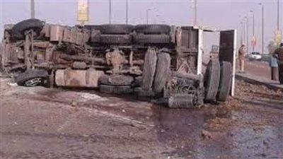 انقلاب سيارة نقل بالطريق الزراعي في قها