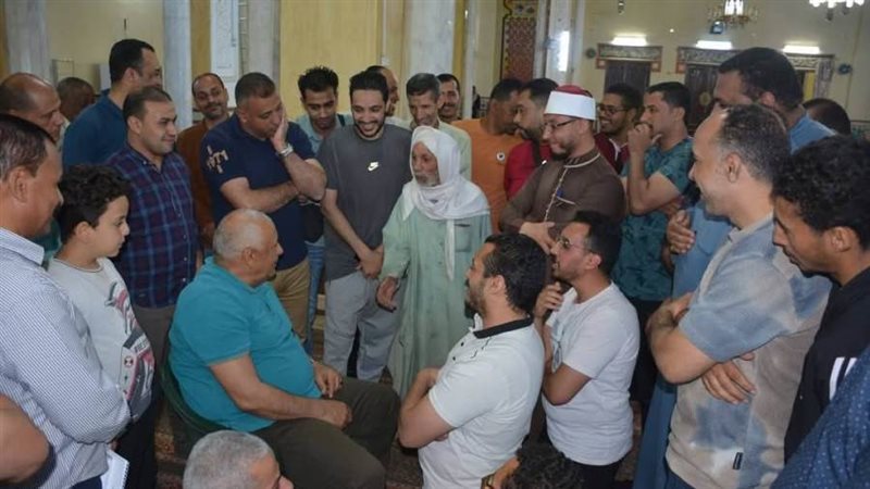 جانب من لقاء محافظ