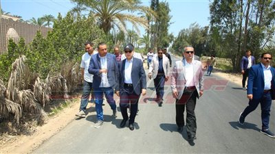 تفقد أعمال رصف ورفع كفاءة طريق 