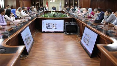  محافظ بني سويف يعقد اجتماعاً لمتابعة مشروعات 